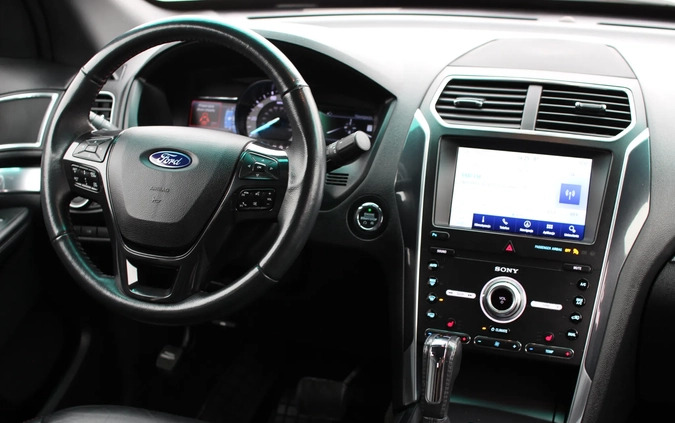 Ford Explorer cena 129000 przebieg: 80000, rok produkcji 2018 z Lublin małe 466